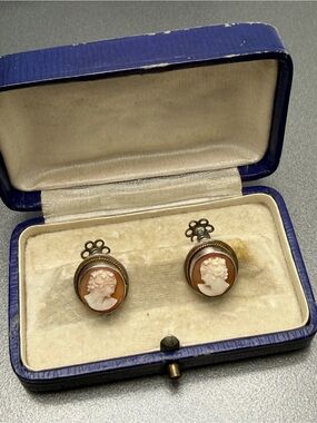 🎊🎂🎉Antique Shell Cameo Earrings 800 Sterling in box